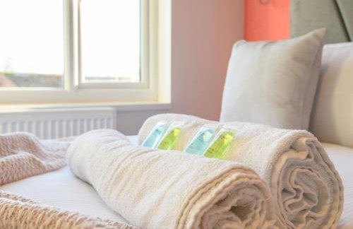 Lower Wortley 3 - Couples Haven with a Shared Kitchen - Pass the Keys - Photo 11