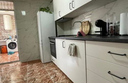 Piso Grande Amplio para grandes grupos 4 Dormitorios 2 baños,Asc 4AC y WIFI - Photo 11