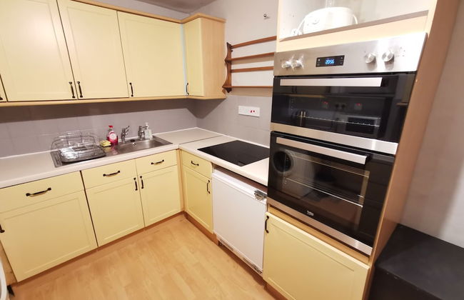 House - Sleeps up to 14 & Parking Available - Foto 8