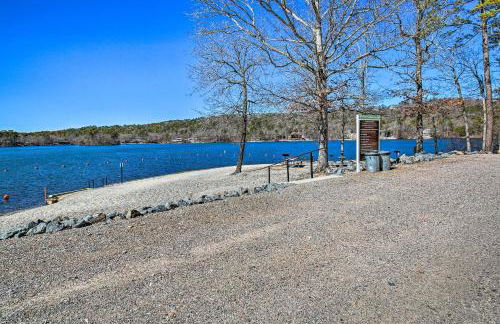 Lakefront Hot Springs Village Home with Private Dock - Foto 43