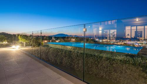 Akemi Luxury Villa - Photo 2