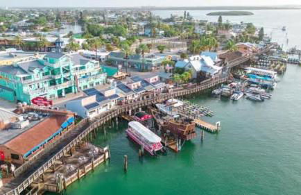 Luxury Home with Hot Tub & Outdoor Oasis blocks from the Beach - Foto 60