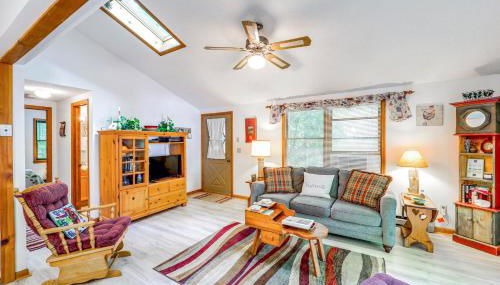 On-Site Lake and Pool Access Cabin in Newland! - Foto 5