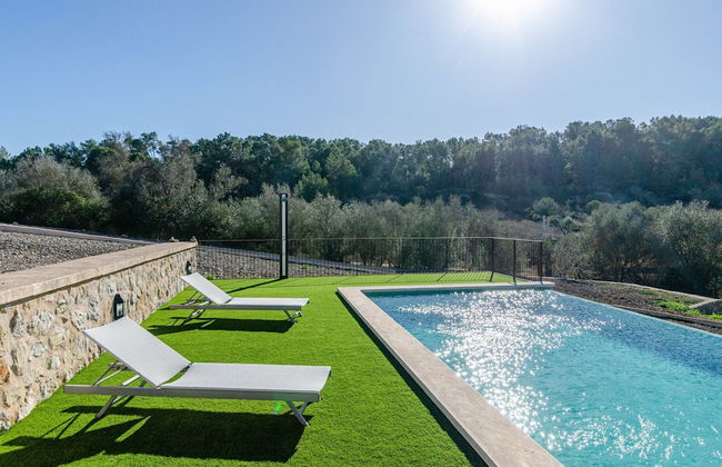 Charming Villa With Private Pool - Photo 20