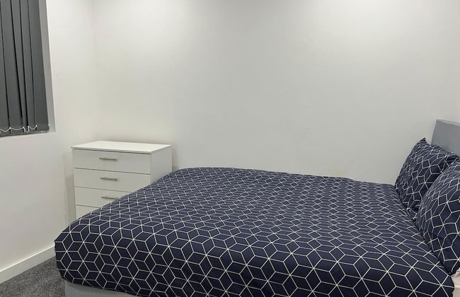 Luton Excellent 1 bed Apartment With Living Room - Photo 1