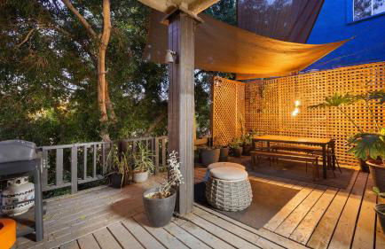 Spanish Revival Charm in Silver Lake w Patio BBQ Walkable Location Maltman Manor by AvantStay - Photo 5