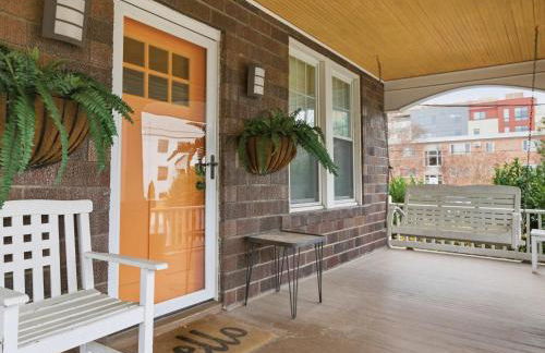 Charming 4BR Bungalow - Steps to Clarendon METRO - Foto 31