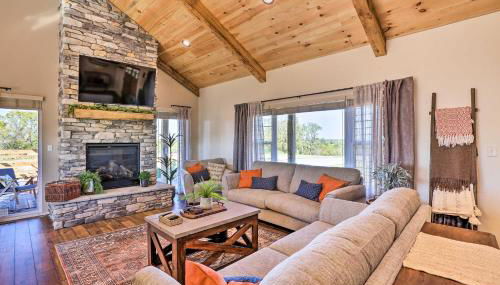 Chic Williamstown Retreat with Pool and Hot Tub! - Foto 4