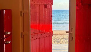 Cave Beach House Milos - Photo 2