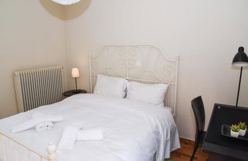 Sunny and Quiet 1 Bedroom Apt - Photo 8