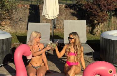 Grade II Listed Farmhouse, Pool, Hot Tub, Games Room, Celebration Hall, Car Park, 10ppl, 45 min from Central London - Foto 23