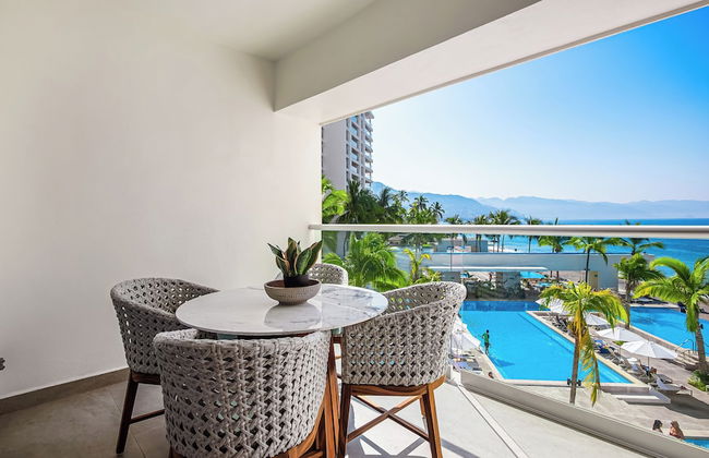 Oceanfront 1BR with Balcony & Pool - Foto 15