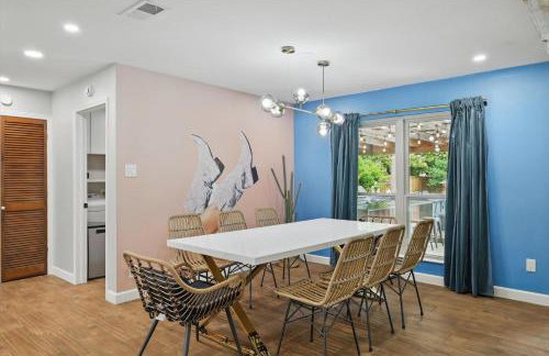 5BR w Pool, Golf Simulator, Game Room & EV Charger - Foto 12