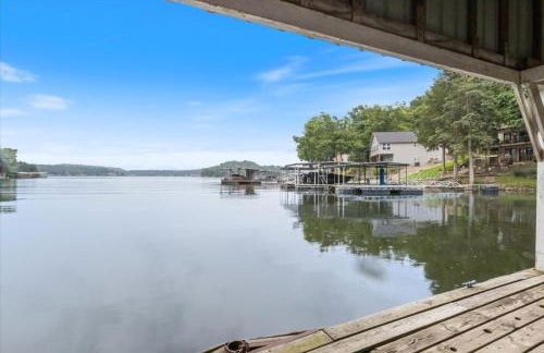 Lakefront Escape, Sunrise Views, Boat Slip & Community Dock Access - Foto 52