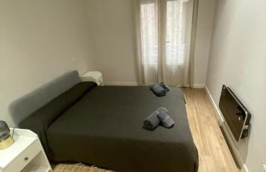 Apartment in monumental square Madrid Center - Photo 14