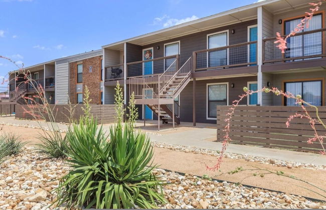 Midland Condo With Pool - Photo 18