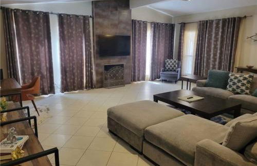 4 miles to Strip / Big house with pool - Foto 6