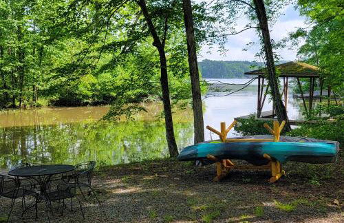 Kayaks and Boat Dock Lakeside Hot Springs Retreat - Foto 35