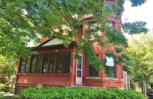 Vintage cute house 5 min from the beautiful Falls! - Foto 1