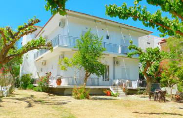 Κωνσταντίνος Έλενα Studios - Foto 1