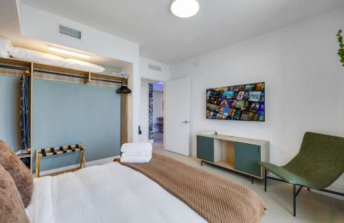 Stunning Lux 2 Bed 2 Bath with Panoramic View from Balcony - Foto 33