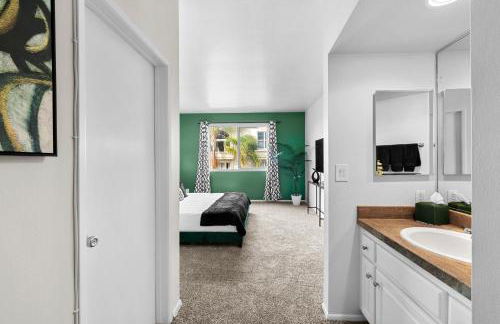 Beverly Hills Glamour Oasis 2 BR Apt with Parking 304 - Photo 31