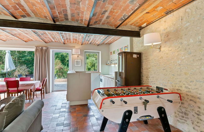 Charming Holiday Home in Yevre-la-ville With Pool - Foto 33