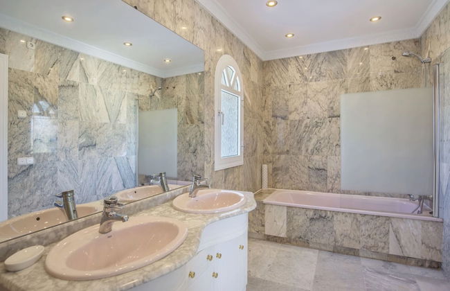 Elegant Villa Retreat - Foto 21