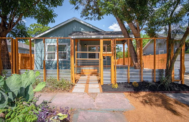 Newly Remodeled 4BR 2BA Near Amazing Downtown - Photo 25