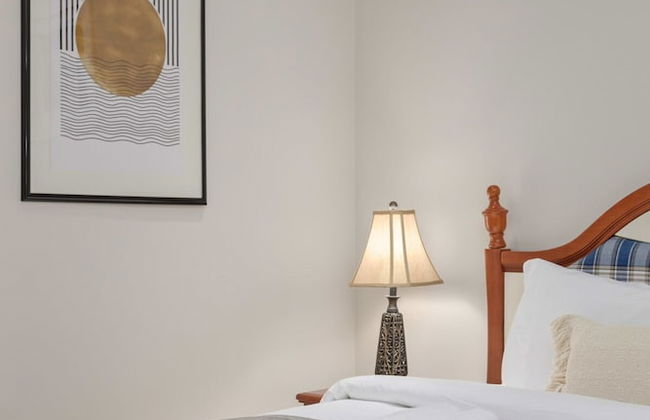 Stunning 3 Bedroom Secondary Suite N Van - Photo 47