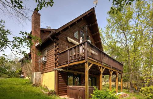 Cozy Athens Cabin on the Lake with Hot Tub & Backyard - Foto 1