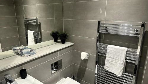 Luxury Oaks Suite, Free private parking, 2 Bed 2 Bathroom Apartment, Central Solihull - Foto 5