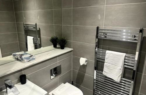 Luxury Oaks Suite, Free private parking, 2 Bed 2 Bathroom Apartment, Central Solihull - Foto 5