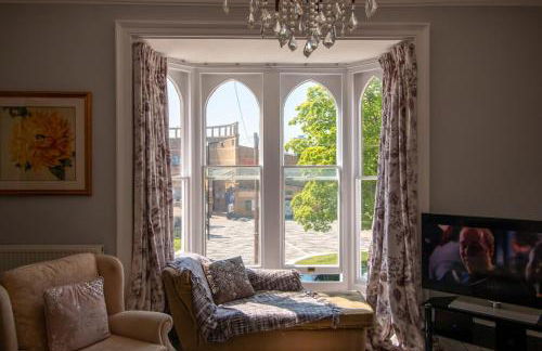 Grand 2 bed Georgian apartment at Florence House with king bed, in the heart of Herne Bay & 300m from beach - Foto 6