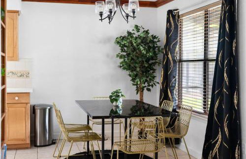 Serene Family Retreat King Beds Pool Hot Tub and Games - Photo 8