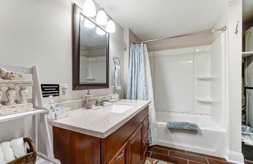 Updated 3bd Cottage on Bike Trail w/ River access! - Foto 10