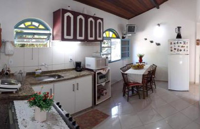 Casa com amplo quintal, churrasqueira e área verde - Foto 5