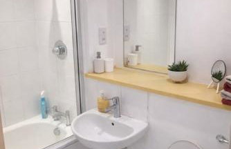 Stylish City Centre Apartment near The Cube - Photo 5