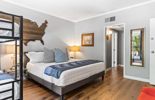 Famous MUSIC ROW 1 Bedroom Condo with FREE Parking and Pool - Foto 25