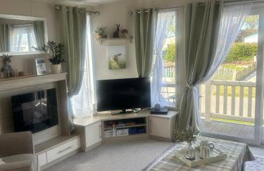 Hares Haven pet friendly sleeps 6 - Photo 11