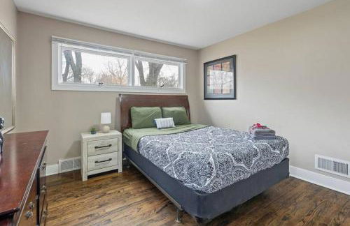 Benson. Cozy pet friendly living. No pet fees. - Photo 27