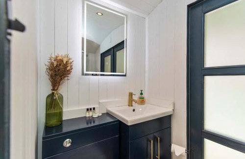 Shepherds Hut with Hot Tub - Foto 3