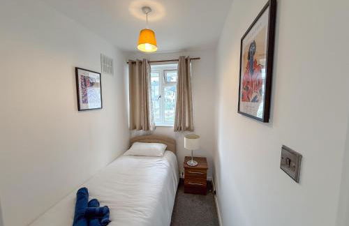 Bassetts House - Spacious! - Sleeps 7 - Close to PRUH Hospital - Free Parking - Photo 22