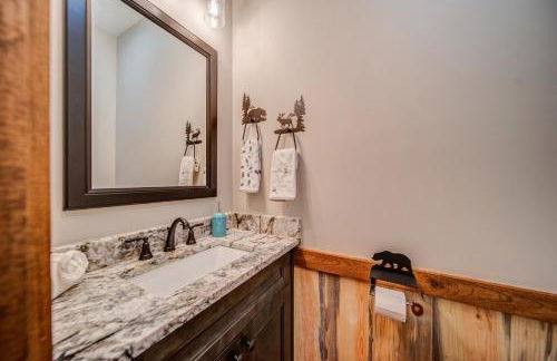 Brand New Build Luxury Mountain Chalet with Hot tub, pool, Game Room, Premium features - Foto 18