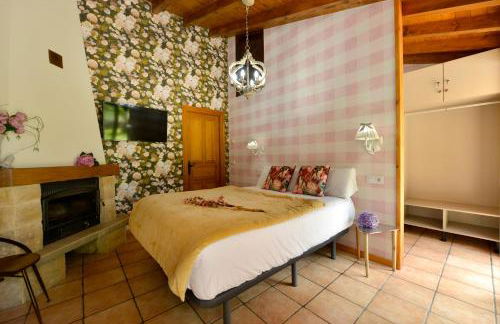 Piscina climatizada y cubierta 365 dias en Casa Rural con Encanto El Puentuco una de las casas mas valoradas de Cantabria - Foto 11