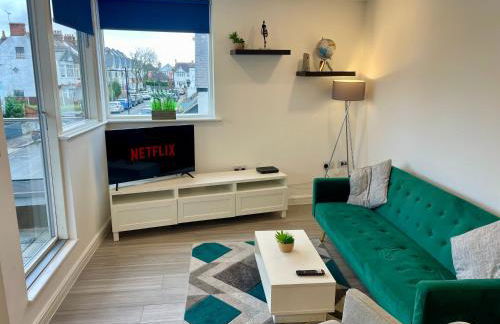 Central Leigh, on the Broadway, private gated parking, balcony - Foto 12