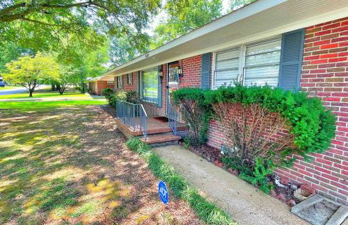 Decatur Home - Chic Comfort Family & Fun - Photo 2