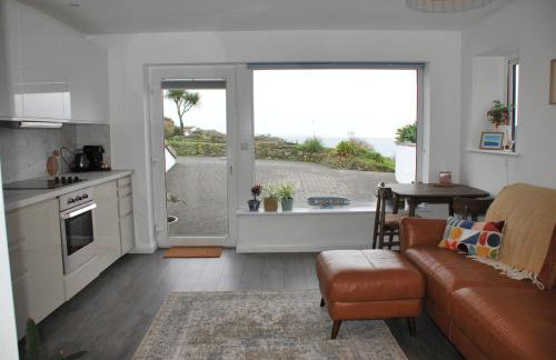 Bright & relaxed beach front studio flat - Photo 10