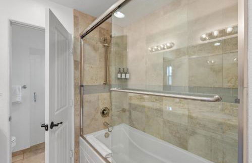 Bay View Dream - Steps to Bay, Rooftop Patio & AC - Foto 60