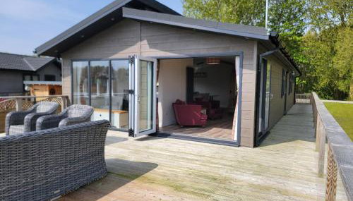 Luxury 2-Bed Lodge in Routh Sleeps 4 with Hot Tub - Foto 2, Garden, Garden view